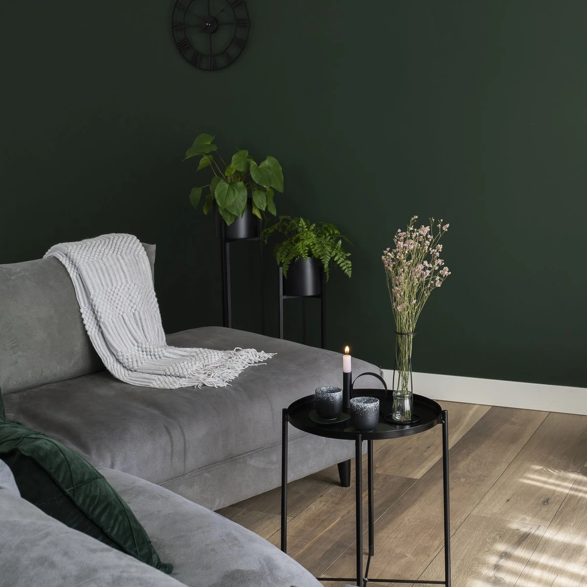 QUVIO Plantenstandaard Inclusief Pot - Staande Plantenbak - Metaal - Plantenbak - Plantenhouders - Planten Zuilen - Voor Buiten - Bloempot - 22 X 22 X 90 Cm - Zwart - Afbeelding 3