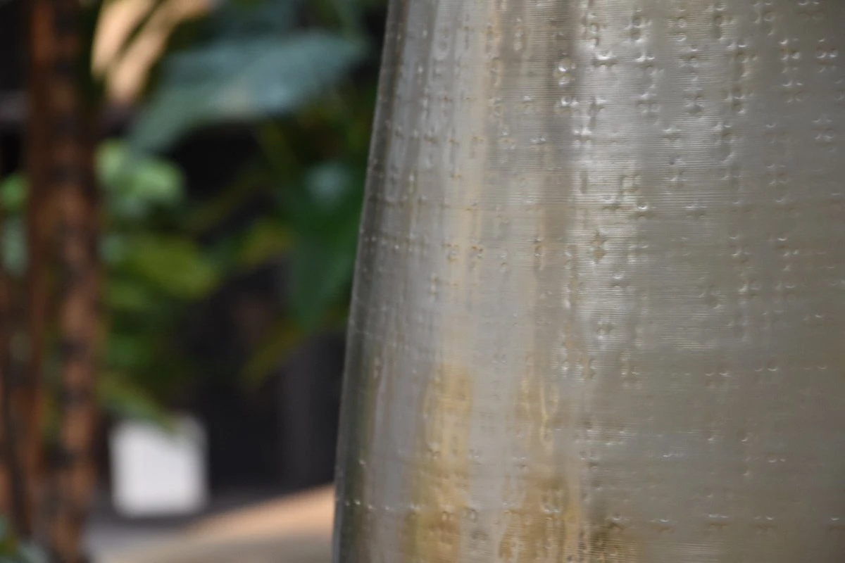 Merkloos Bloempot Karakter Goud - L - Afbeelding 5